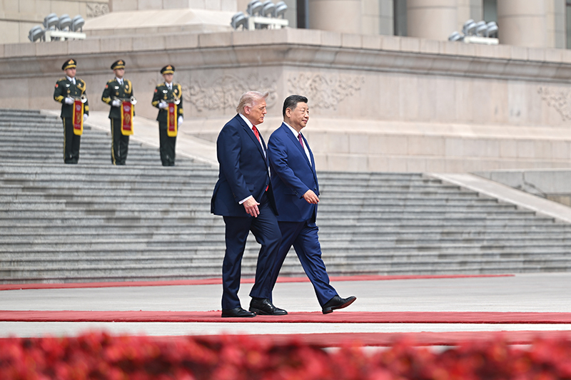 5月14日上午，国家主席习近平在北京人民大会堂同来华进行国事访问的美国总统特朗普举行会谈。会谈前，习近平在人民大会堂东门外广场为特朗普举行欢迎仪式。图片来源：新华网