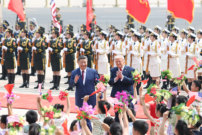 5月14日上午，国家主席习近平在北京人民大会堂同来华进行国事访问的美国总统特朗普举行会谈。会谈前，习近平在人民大会堂东门外广场为特朗普举行欢迎仪式。图片来源：新华网