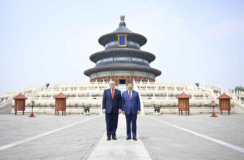 5月14日，国家主席习近平同来华进行国事访问的美国总统特朗普参观天坛。两国元首在祈年殿广场合影。图片来源：新华网