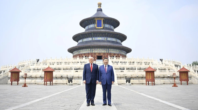 习近平同美国总统特朗普参观天坛