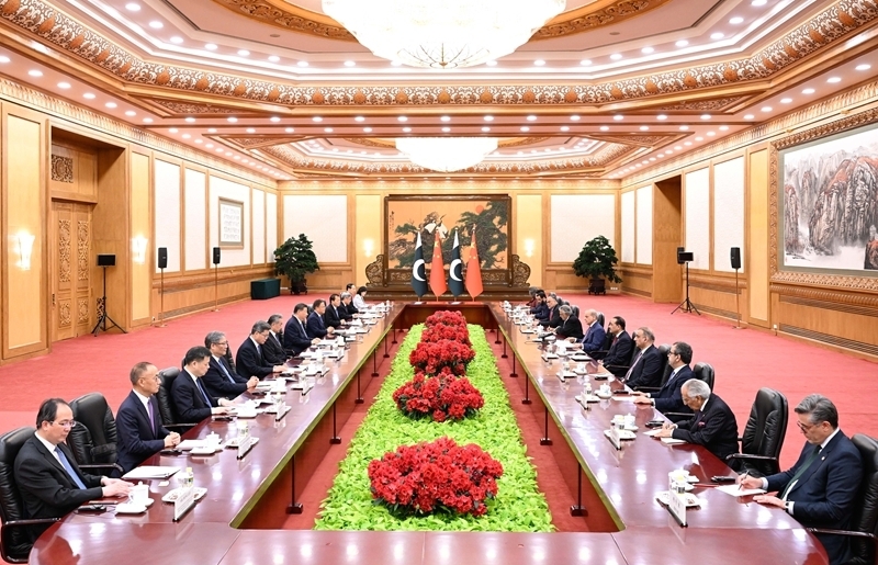 5月25日下午,国家主席习近平在北京人民大会堂会见来华进行正式访问的巴基斯坦总理夏巴兹。 5月25日下午,国家主席习近平在北京人民大会堂会见来华进行正式访问的巴基斯坦总理夏巴兹。