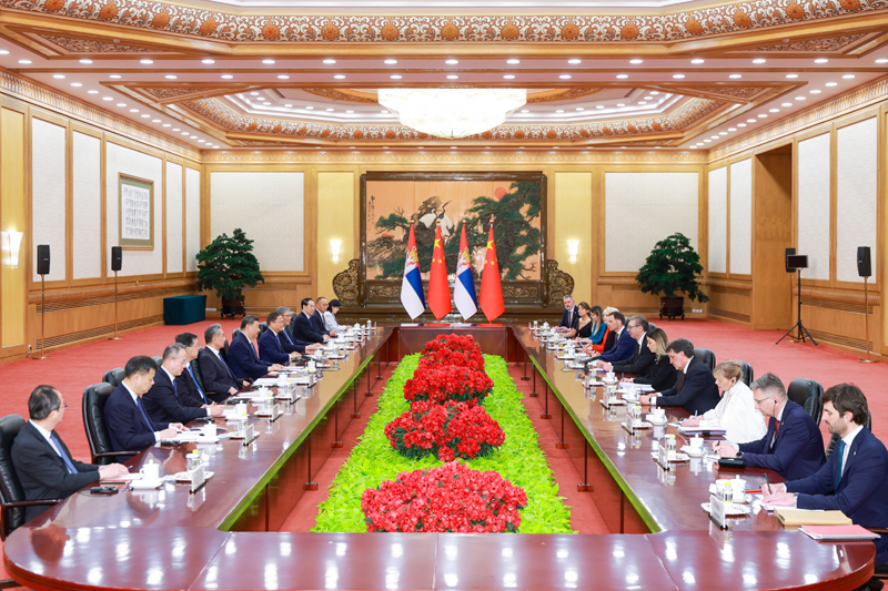 5月25日下午,国家主席习近平在北京人民大会堂同来华进行国事访问的塞尔维亚总统武契奇举行会谈。图片来源:新华网 5月25日下午,国家主席习近平在北京人民大会堂同来华进行国事访问的塞尔维亚总统武契奇举行会谈。图片来源:新华网