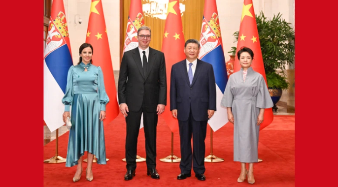 习近平同塞尔维亚总统武契奇会谈