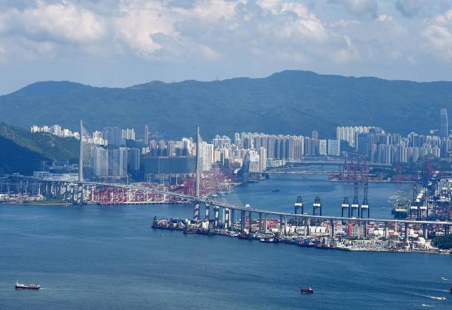 香港货柜码头。新华社 发 香港货柜码头。新华社 发