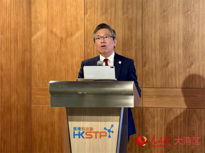香港科技园公司行政总裁黄秉修致辞。