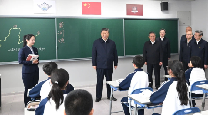习近平：一体推进教育科技人才发展