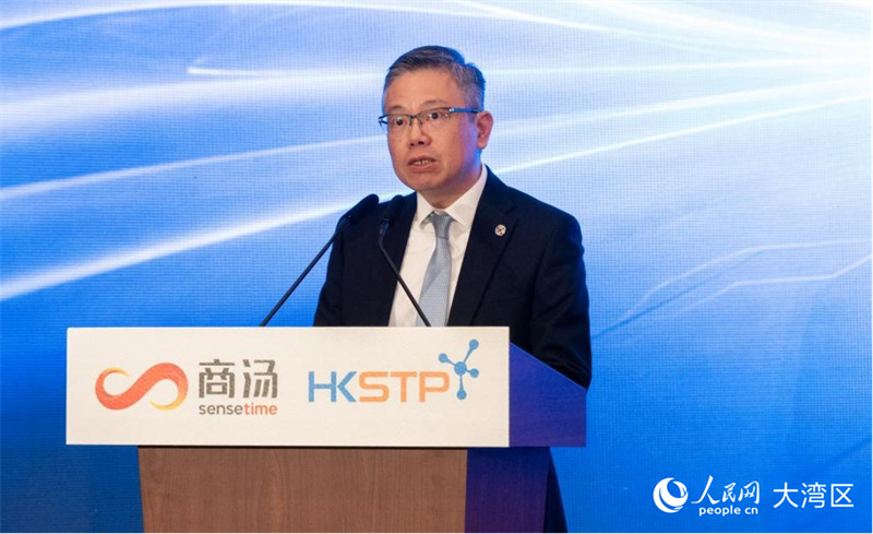 香港科技园公司行政总裁黄秉修致辞。