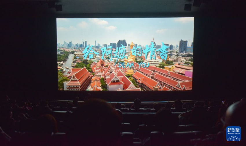 6月18日，观众在香港铜锣湾影艺戏院观看影片《给阿嬷的情书》。