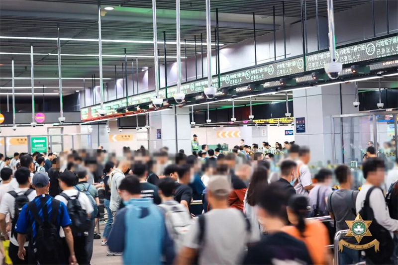 图为澳门关闸口岸。