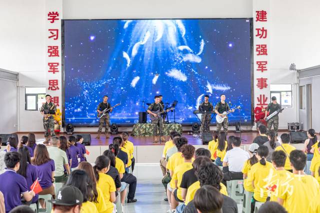 从橄榄绿到中国红，港澳青年在佛山开启“同心同行”探索之旅