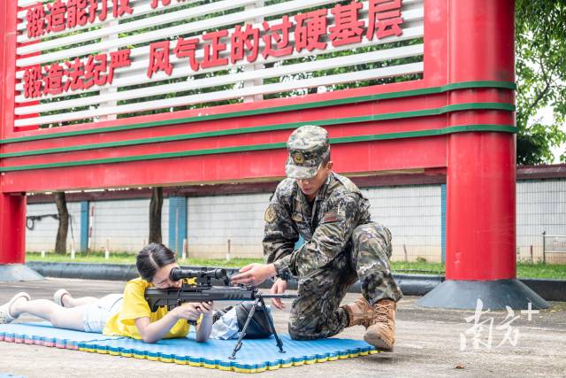 从橄榄绿到中国红，港澳青年在佛山开启“同心同行”探索之旅