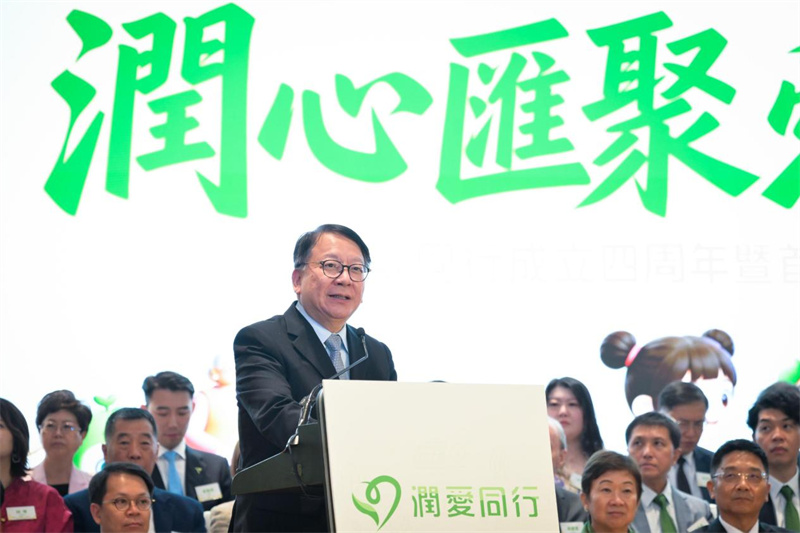 香港特区政府政务司司长陈国基致辞。