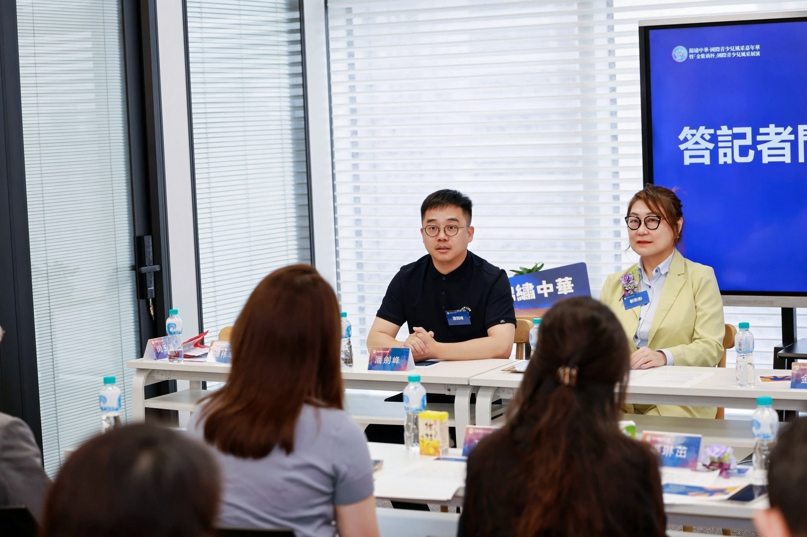 香港国际青少儿交流协会会长潘剑锋介绍新一届赛事情况。 香港国际青少儿交流协会会长潘剑锋介绍新一届赛事情况。
