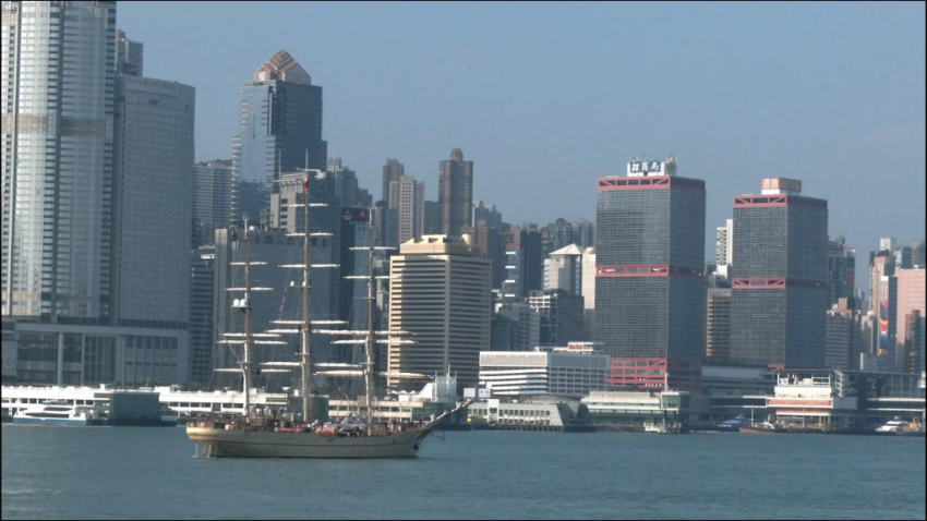 2024年11月18日,中国海军首艘风帆训练舰“破浪”号抵达香港。 2024年11月18日,中国海军首艘风帆训练舰“破浪”号抵达香港。