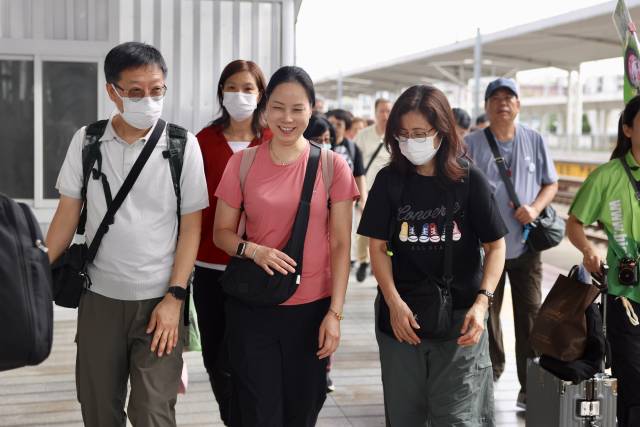直达班次开通!百名香港游客坐高铁直达广州花都 直达班次开通!百名香港游客坐高铁直达广州花都