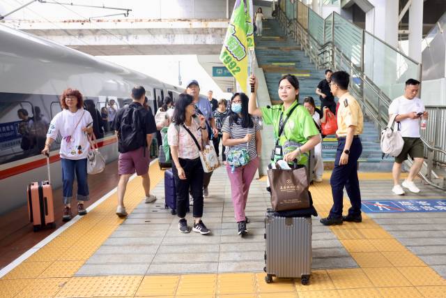 直达班次开通!百名香港游客坐高铁直达广州花都 直达班次开通!百名香港游客坐高铁直达广州花都