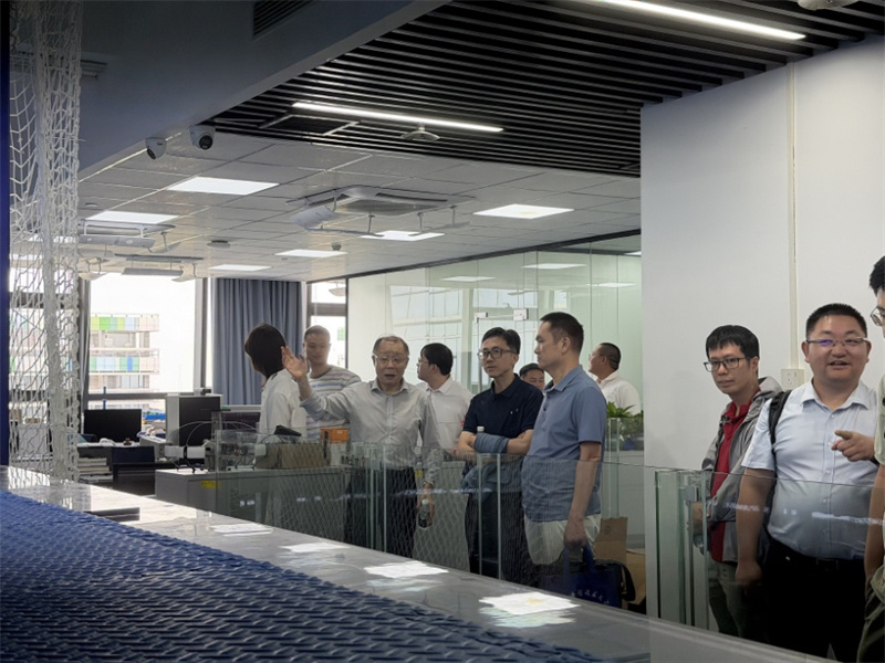 图为中科大一行在澳门空间技术与应用研究院横琴分部参观。 图为中科大一行在澳门空间技术与应用研究院横琴分部参观。