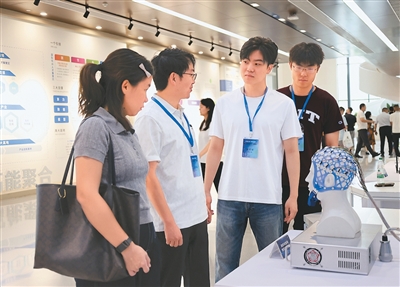 港澳高校博士参观济南超算科技城。 港澳高校博士参观济南超算科技城。