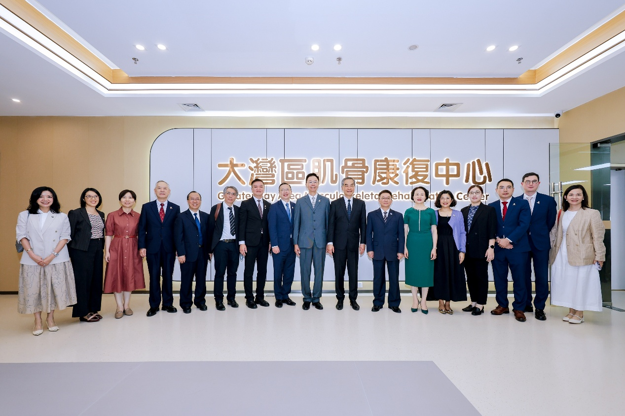 “大湾区肌骨康复中心”于签约当日同步揭牌。