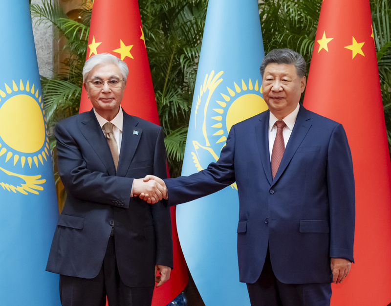 7月16日下午,国家主席习近平在上海西郊宾馆会见来华出席2026世界人工智能大会暨人工智能全球治理高级别会议的哈萨克斯坦总统托卡耶夫。图片来源:新华网 7月16日下午,国家主席习近平在上海西郊宾馆会见来华出席2026世界人工智能大会暨人工智能全球治理高级别会议的哈萨克斯坦总统托卡耶夫。图片来源:新华网