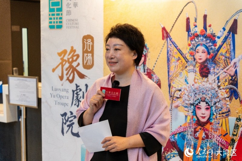 洛阳豫剧院院长关美利接受采访。 洛阳豫剧院院长关美利接受采访。