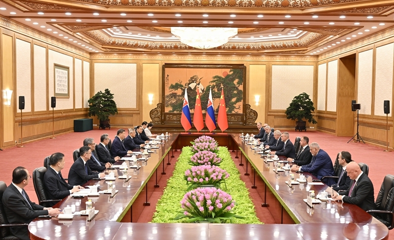 7月28日上午,国家主席习近平在北京人民大会堂同来华进行国事访问的斯洛伐克总统佩列格里尼举行会谈。 7月28日上午,国家主席习近平在北京人民大会堂同来华进行国事访问的斯洛伐克总统佩列格里尼举行会谈。