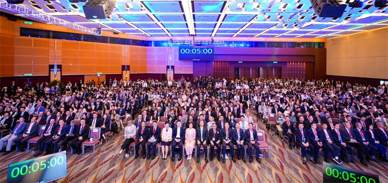 2026全球医疗峰会现场合影。 2026全球医疗峰会现场合影。