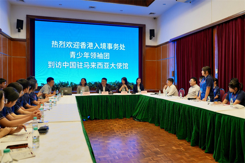 “新马篇”交流团到访中国驻马来西亚大使馆。 “新马篇”交流团到访中国驻马来西亚大使馆。