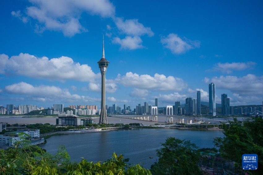 6月22日拍摄的澳门旅游塔和横琴一带的景色。 6月22日拍摄的澳门旅游塔和横琴一带的景色。