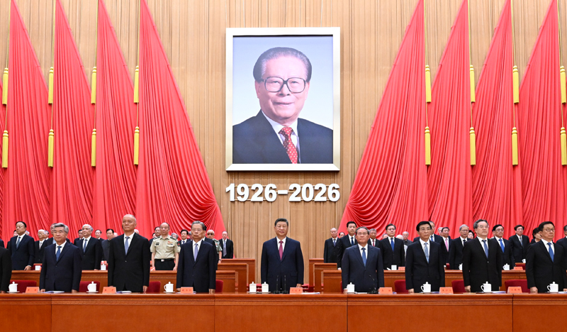 8月17日上午，中共中央、全国人大常委会、国务院、全国政协、中央军委在北京人民大会堂隆重举行大会，纪念伟大的马克思主义者，伟大的无产阶级革命家、政治家、军事家、外交家，中国特色社会主义伟大事业的杰出领导者江泽民同志诞辰100周年。党和国家领导人习近平、李强、赵乐际、王沪宁、蔡奇、丁薛祥、李希、韩正等出席大会。