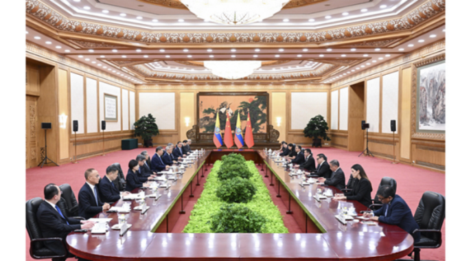 习近平同厄瓜多尔总统诺沃亚会谈