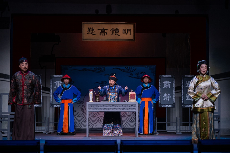 图为黄梅戏《六尺巷·宽》演出。 图为黄梅戏《六尺巷·宽》演出。