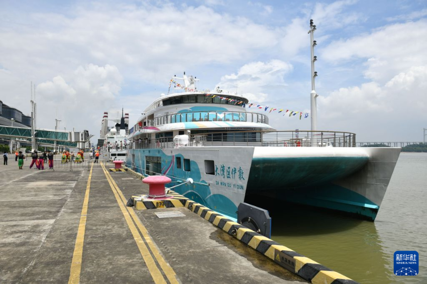 8月22日，“大湾区伊敦号”游轮停靠在广州南沙邮轮母港。