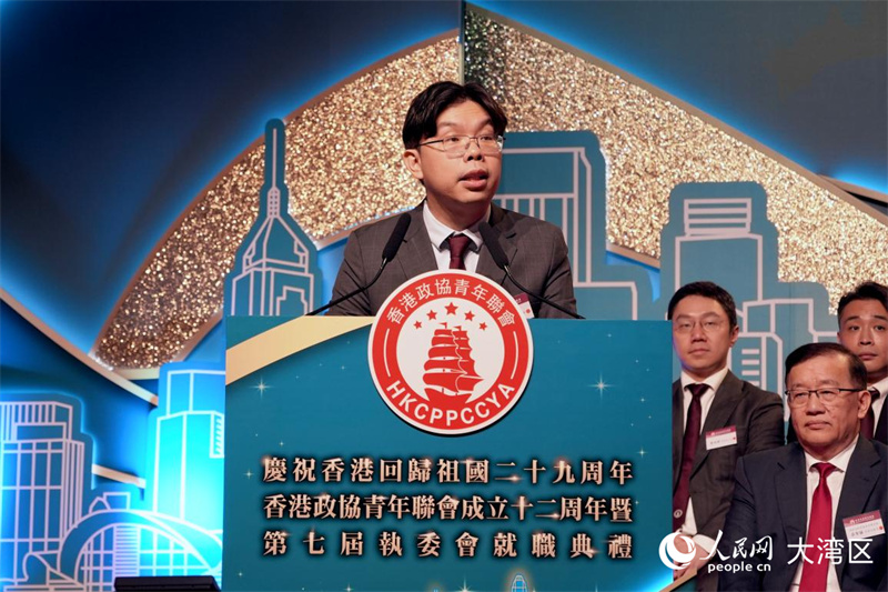 政青第六届执委会主席沈慧林致辞。 政青第六届执委会主席沈慧林致辞。