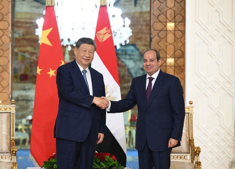 当地时间9月2日上午，埃及总统塞西同中国国家主席习近平在开罗太阳宫举行会谈。会谈后，两国元首共同见证签署共建“一带一路”、人工智能、经贸、产供链合作等领域多项合作文件。