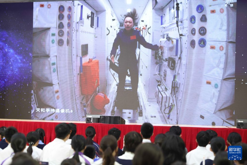 9月9日,学生在“天宫课堂·港澳专场”上。 9月9日,学生在“天宫课堂·港澳专场”上。