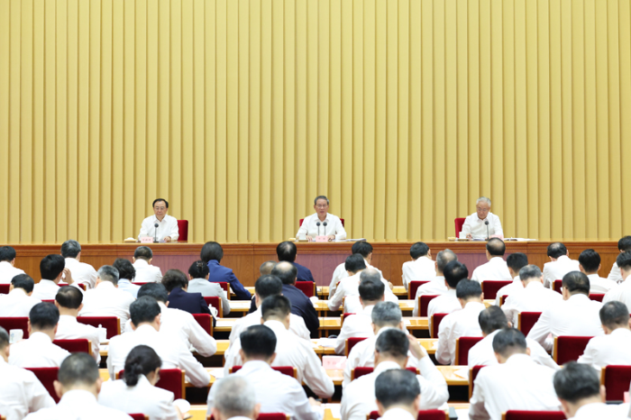 9月16日至17日,全国先进制造业大会在北京召开。会上传达了中共中央总书记、国家主席、中央军委主席习近平重要指示。中共中央政治局常委、国务院总理李强出席会议并讲话。 9月16日至17日,全国先进制造业大会在北京召开。会上传达了中共中央总书记、国家主席、中央军委主席习近平重要指示。中共中央政治局常委、国务院总理李强出席会议并讲话。