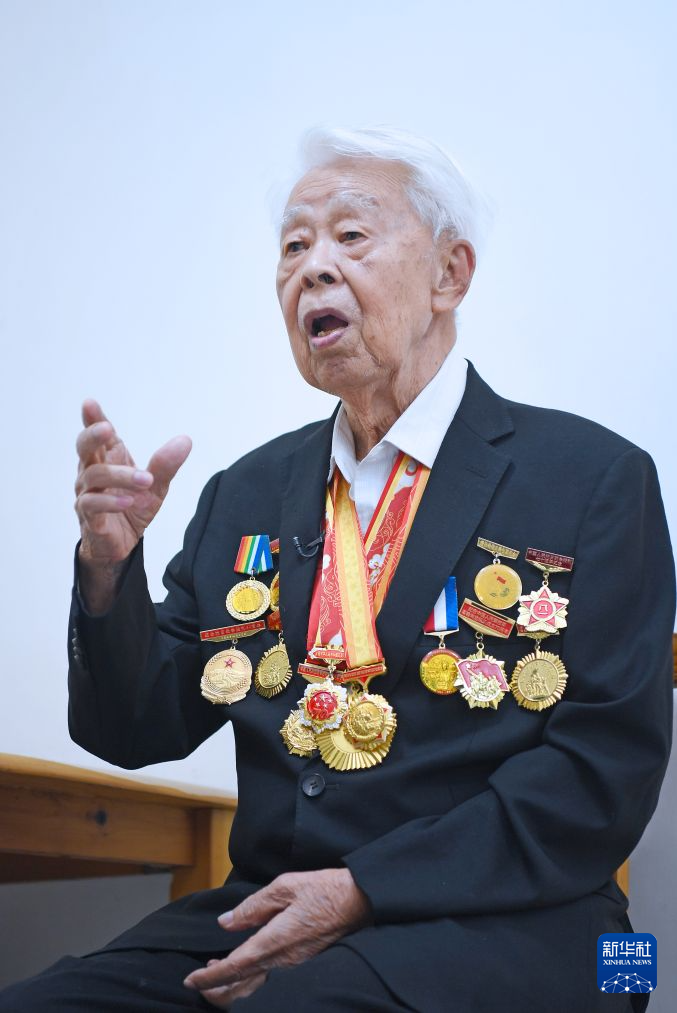 罗竞辉接受记者采访(2025年10月28日摄)。 罗竞辉接受记者采访(2025年10月28日摄)。