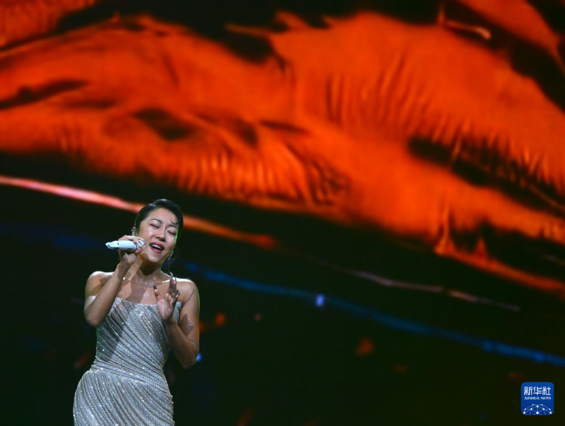 9月20日,吉克隽逸在演唱歌曲《一个真实的故事》。 9月20日,吉克隽逸在演唱歌曲《一个真实的故事》。