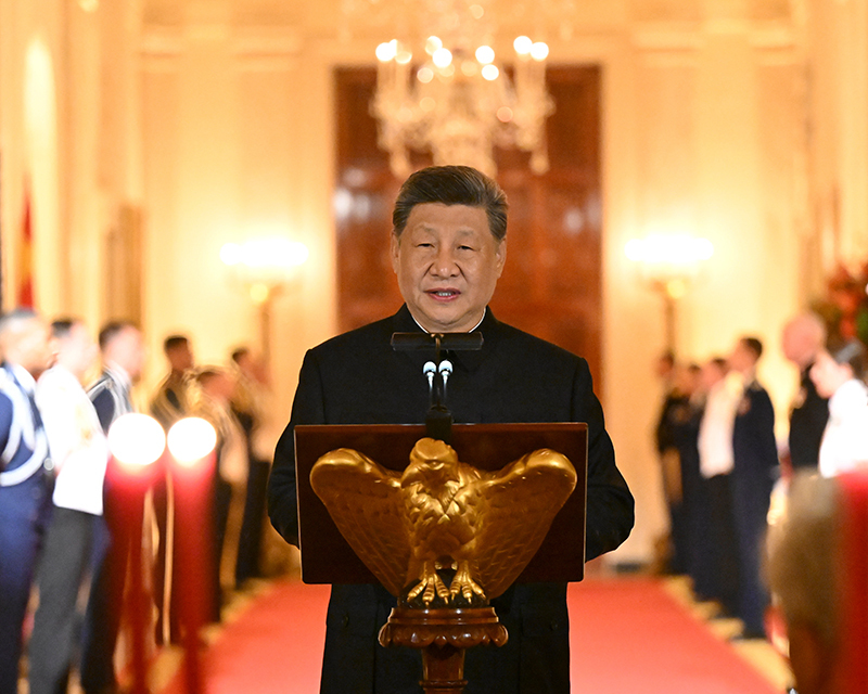 当地时间9月24日晚,美国总统特朗普和夫人梅拉尼娅为中国国家主席习近平和夫人彭丽媛在白宫举行欢迎国宴。这是习近平致辞。 当地时间9月24日晚,美国总统特朗普和夫人梅拉尼娅为中国国家主席习近平和夫人彭丽媛在白宫举行欢迎国宴。这是习近平致辞。
