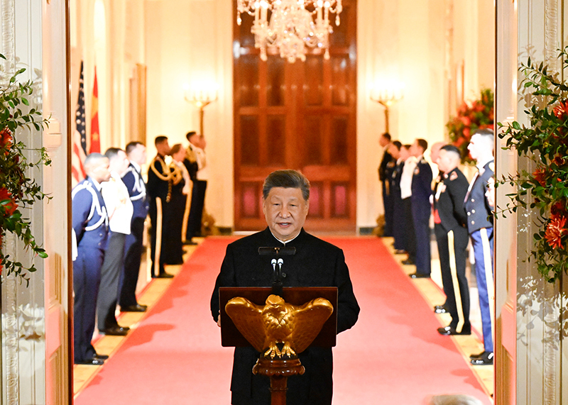当地时间9月24日晚,美国总统特朗普和夫人梅拉尼娅为中国国家主席习近平和夫人彭丽媛在白宫举行欢迎国宴。这是习近平致辞。 当地时间9月24日晚,美国总统特朗普和夫人梅拉尼娅为中国国家主席习近平和夫人彭丽媛在白宫举行欢迎国宴。这是习近平致辞。