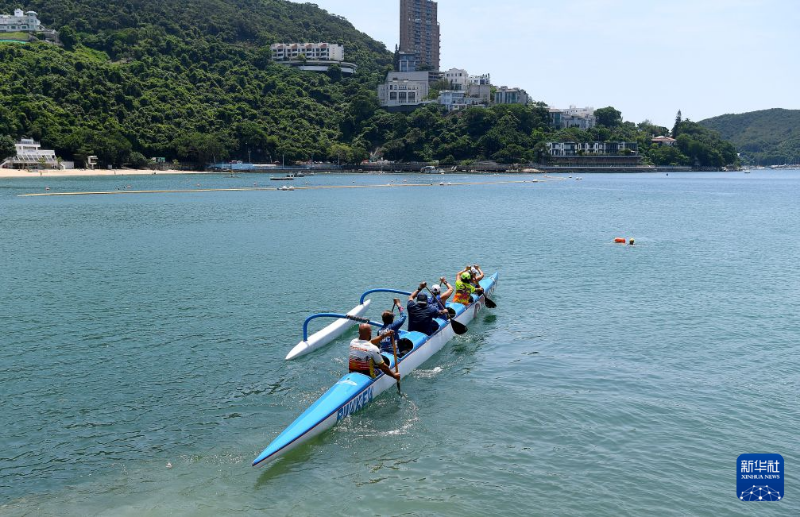 支腿独木舟队员在香港深水湾训练(9月10日摄)。 支腿独木舟队员在香港深水湾训练(9月10日摄)。