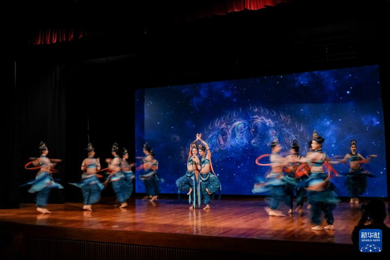 10月8日,演员在首届大湾区国际戏剧节专题论坛暨项目发布会上表演舞剧《龟兹》片段。 10月8日,演员在首届大湾区国际戏剧节专题论坛暨项目发布会上表演舞剧《龟兹》片段。
