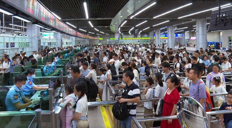 10月3日拍摄的澳门关闸口岸入境大堂。