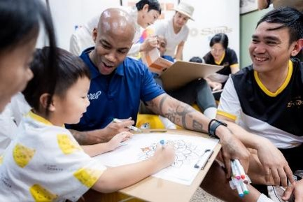 图为NBA传奇球星参与身心健康工作坊。 图为NBA传奇球星参与身心健康工作坊。