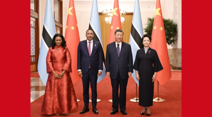 习近平同博茨瓦纳总统博科会谈