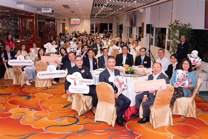 “中华饮食文化培训计划——四川篇”结业礼暨晚宴在香港举行。 “中华饮食文化培训计划——四川篇”结业礼暨晚宴在香港举行。