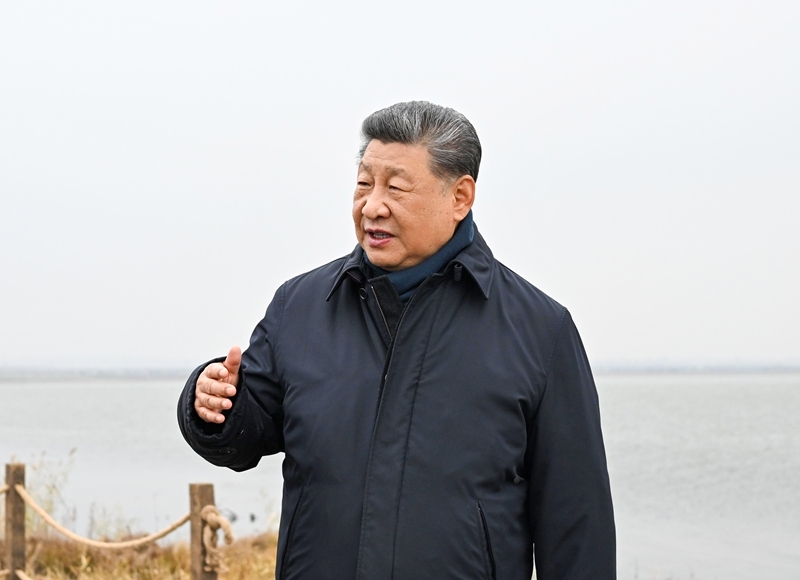 10月16日,中共中央总书记、国家主席、中央军委主席习近平在内蒙古自治区乌兰察布市考察。这是习近平在察哈尔右翼前旗的黄旗海自然保护区考察。 10月16日,中共中央总书记、国家主席、中央军委主席习近平在内蒙古自治区乌兰察布市考察。这是习近平在察哈尔右翼前旗的黄旗海自然保护区考察。