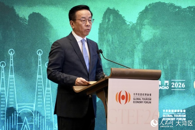 贵州省委常委、宣传部部长卢雍政作主旨发言。 贵州省委常委、宣传部部长卢雍政作主旨发言。