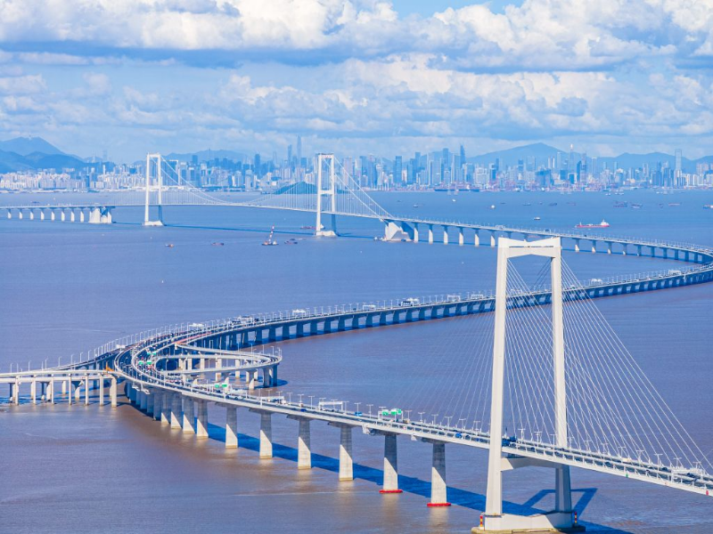 车辆行驶在深中通道上(2024年7月3日摄,无人机照片)。 车辆行驶在深中通道上(2024年7月3日摄,无人机照片)。
